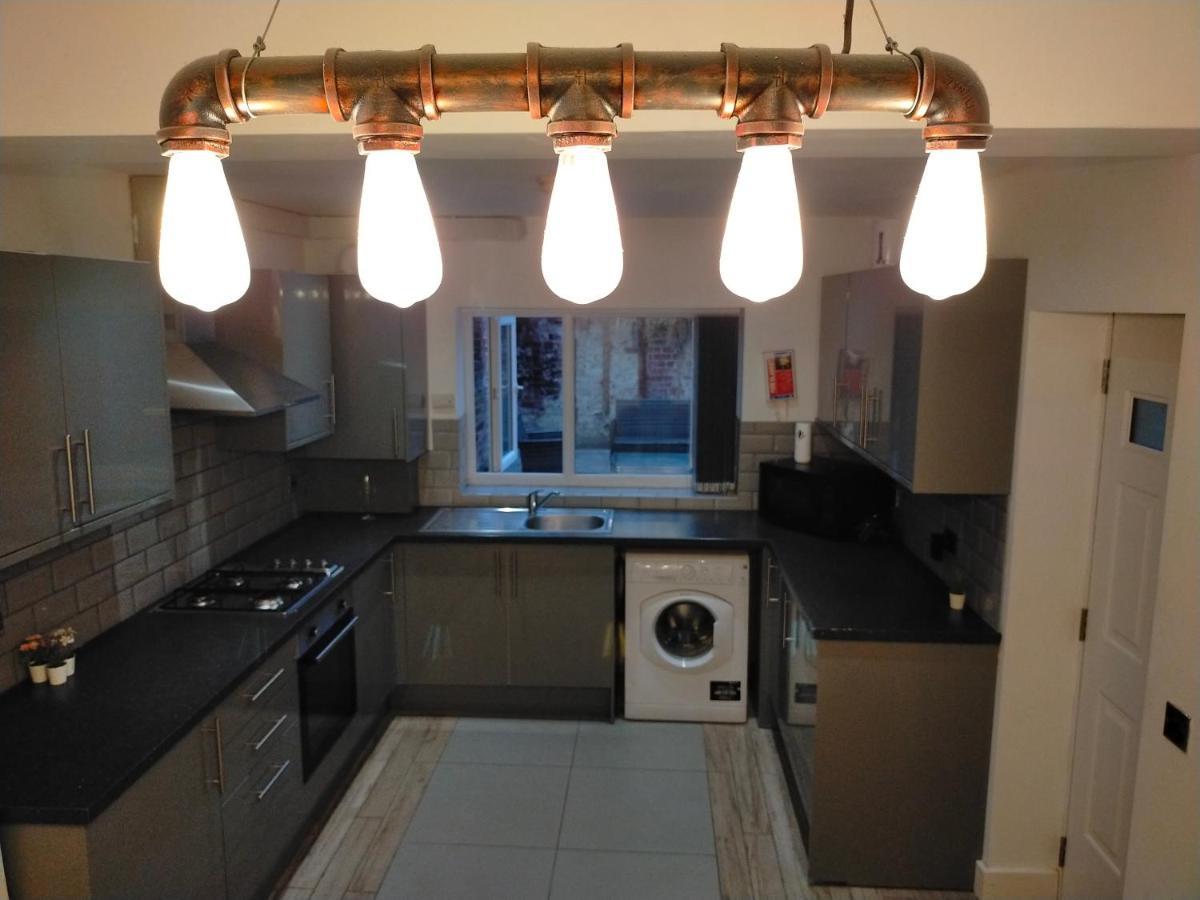 4 Bed Entire House - Heart Of The City - Near Sufc Sheffield Buitenkant foto